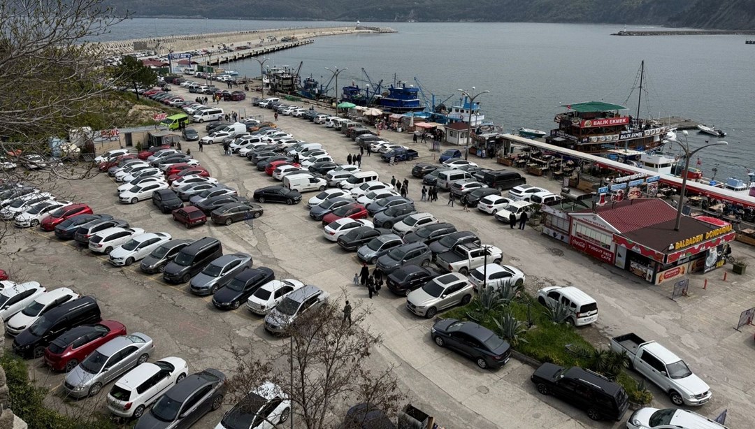 Bayramda doldu, taştı! İlçeye 4 günde 14 bin 600 araç giriş yaptı
