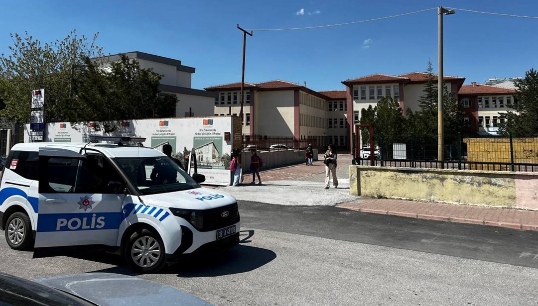 Çocuklarını beklediği okul önünde eski eşi tarafından bıçaklandı