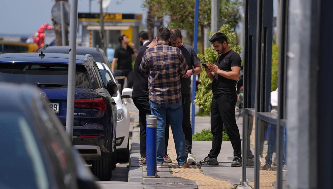 Depremde balkondan atlayanlar yaralandı
