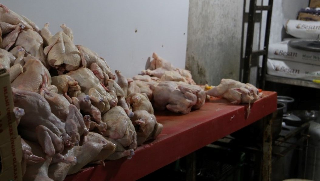 Döner imalathanesinde mide bulandıran görüntüler