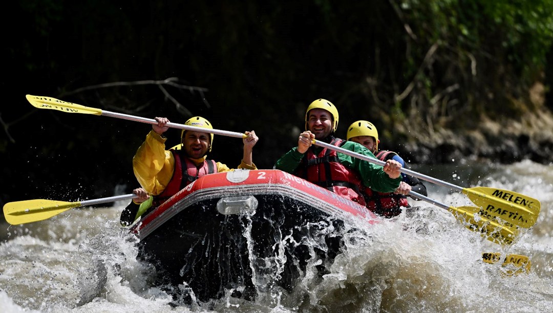 Düzce'de rafting keyfi yaptılar
