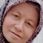 Eşini baltayla öldürdü
