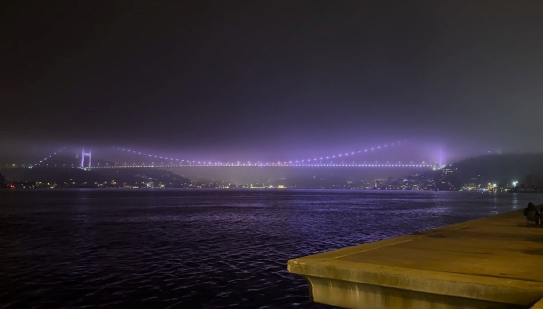 İstanbul'da boğaz trafiği yoğun sis nedeniyle askıya alındı
