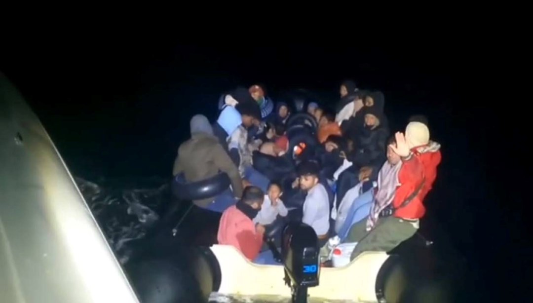 İzmir açıklarında 31 düzensiz göçmen yakalandı