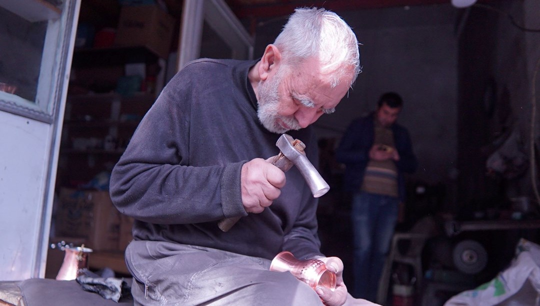 Mesleğin son ustası 75 yaşındak Durmuş dede: Zamana meydan okuyan zanaat