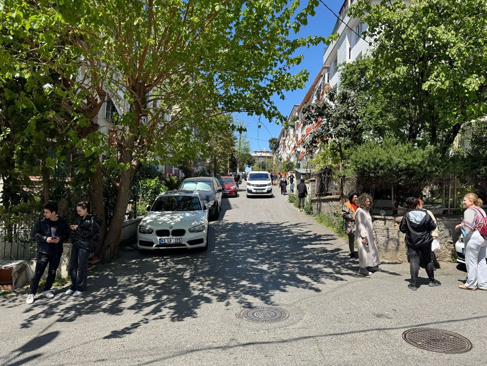 SON DAKİKA: İstanbul'da 6,2 büyüklüğünde deprem: İstanbul beşik gibi sallanıyor
