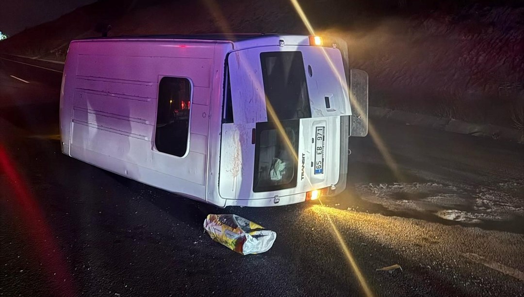 Taziyeden dönenleri taşıyan minibüs takla attı: 1 ölü, 10 yaralı