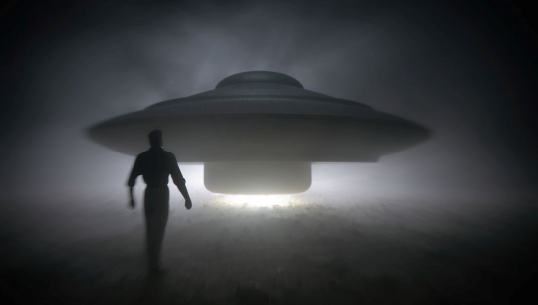 UFO uzmanından uzaylı uyarısı: "Masum insanları öldürüyorlar"