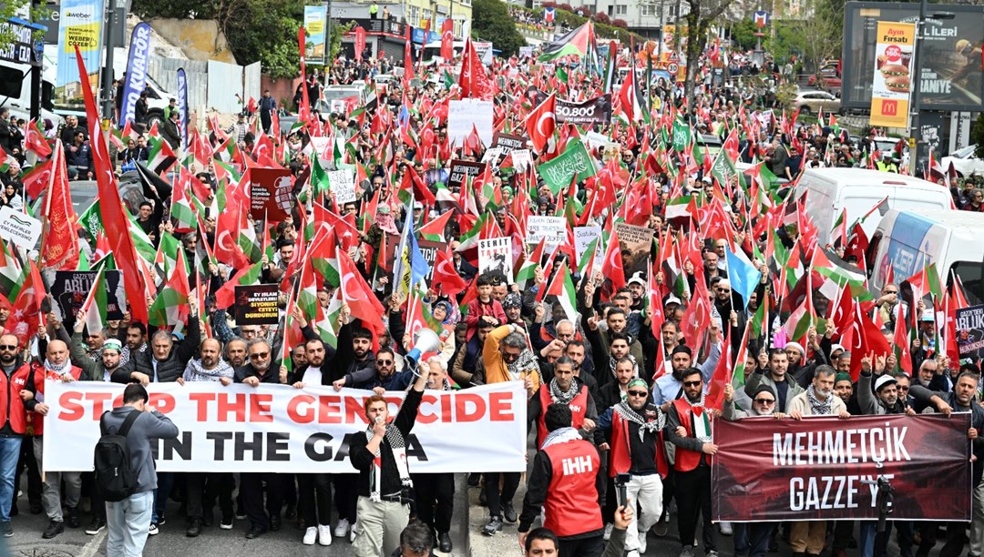 Üsküdar'da "Gazze Ölüyor! Ayağa Kalk!" yürüyüşü