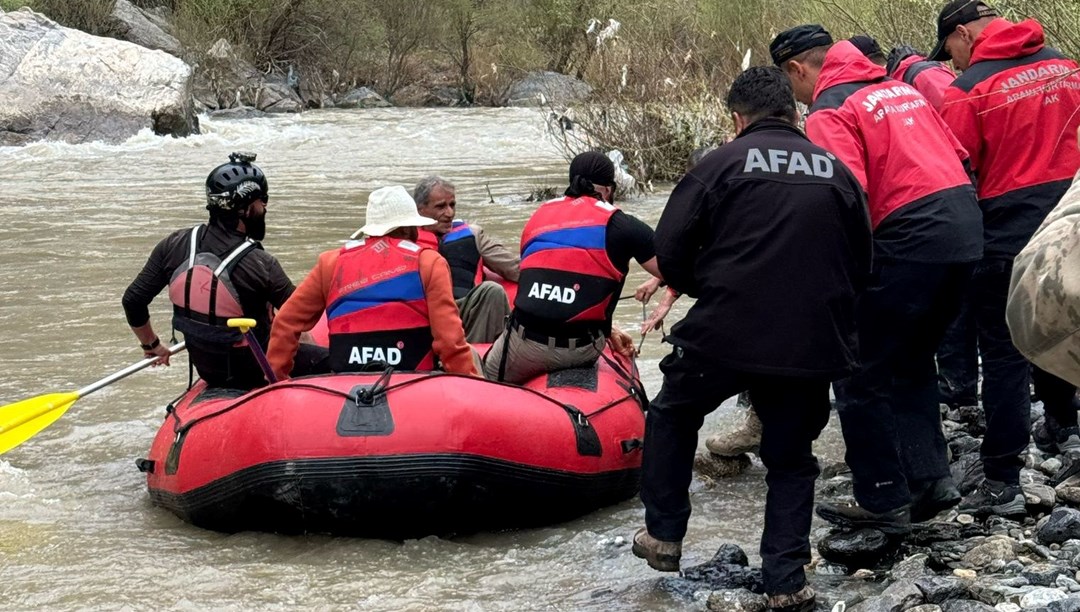 Zap Suyu kenarında mahsur kalan 4 kişi kurtarıldı
