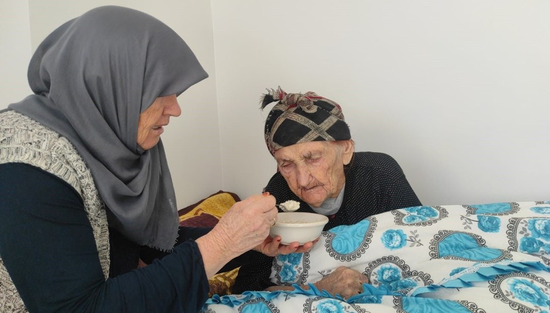 102 yaşındaki Kezik nine hiç doktora gitmedi: En çok tükettiği besin buymuş