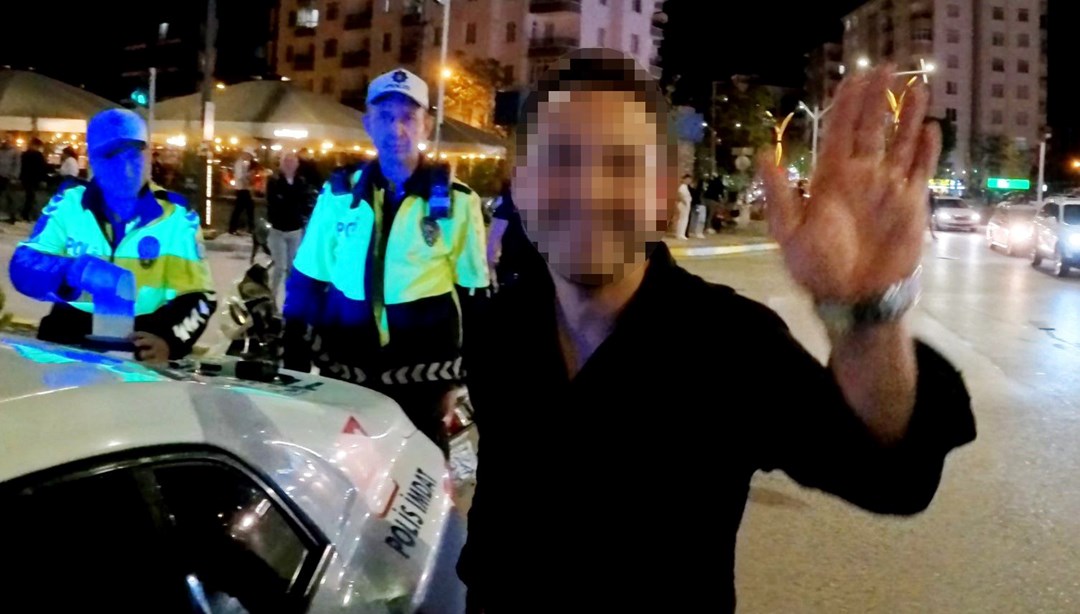 Alkollü ve kasksız sürücü "Çek" diyerek poz verdi