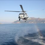 Askeri helikopter denize acil iniş yaptı