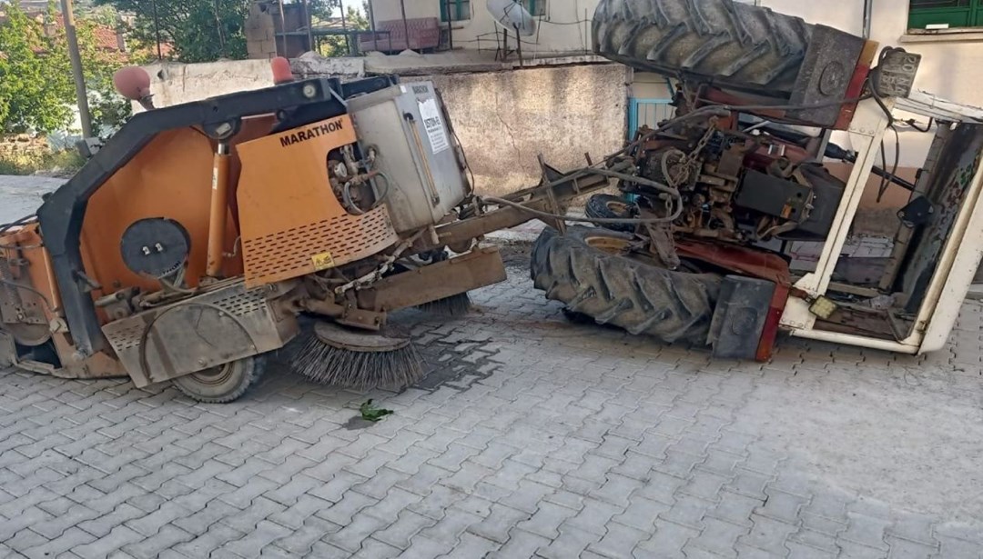 Belediyenin temizlik makinasını çalan hırsızlar kaza yaptı