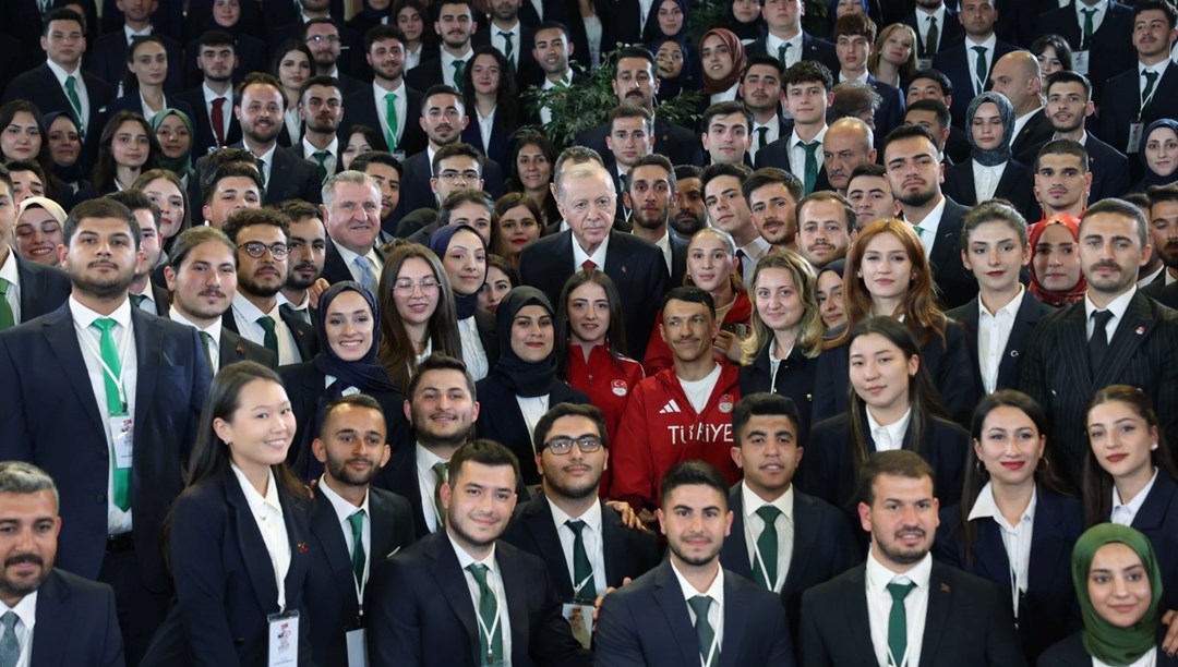 Cumhurbaşkanı Erdoğan, Beştepe'de gençlerle buluştu