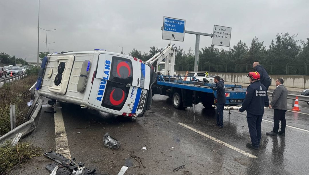 D-100'de ambulans kazası: Yaralılar var