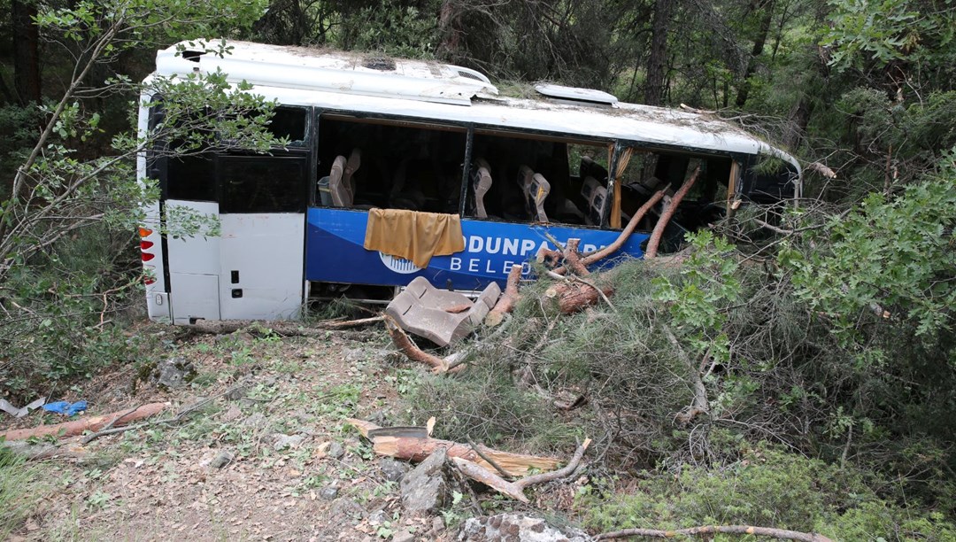 Eskişehir'de midibüs şarampole uçtu: Yaralılar var