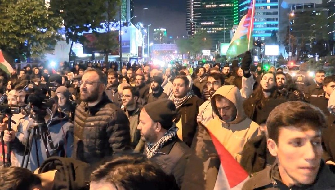 Gazze'ye giden yardım gemisine gerçekleştirilen saldırı protesto edildi