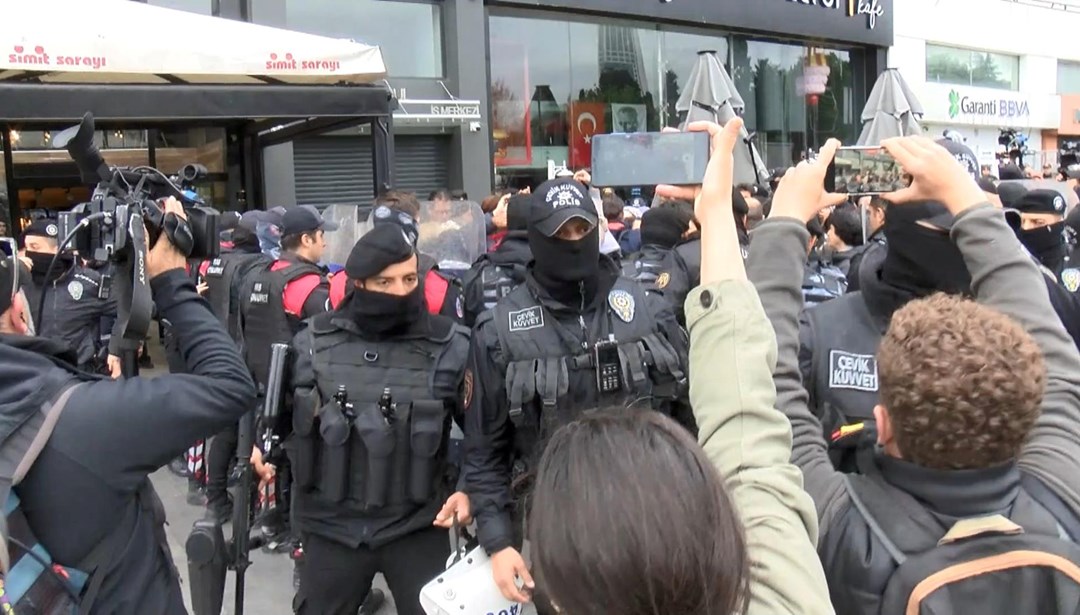 Mecidiyeköy'de gerginlik: Taksim'e yürümek isteyen grup engellendi