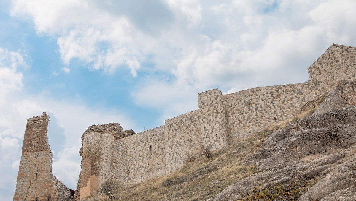 Tarihi Harput Kalesi’nde arkeolojik kazı dönemi başladı