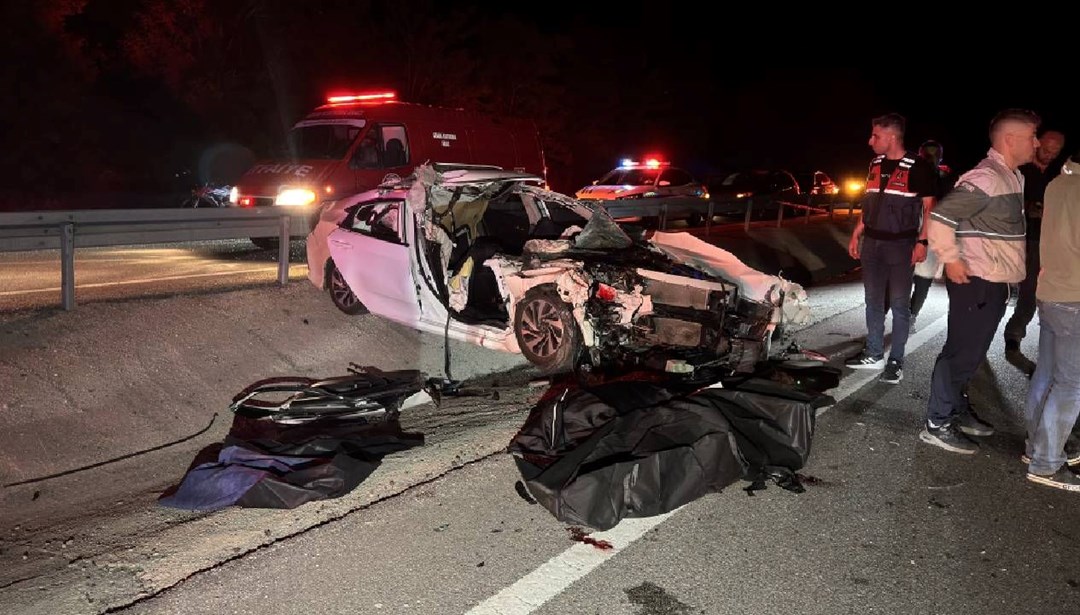 Balıkesir'de feci kaza: 2 ölü, 3 yaralı