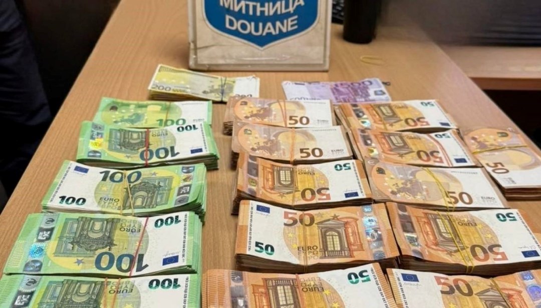 Türk plakalı tırlara gizlenmiş 200 bin euro ele geçirildi