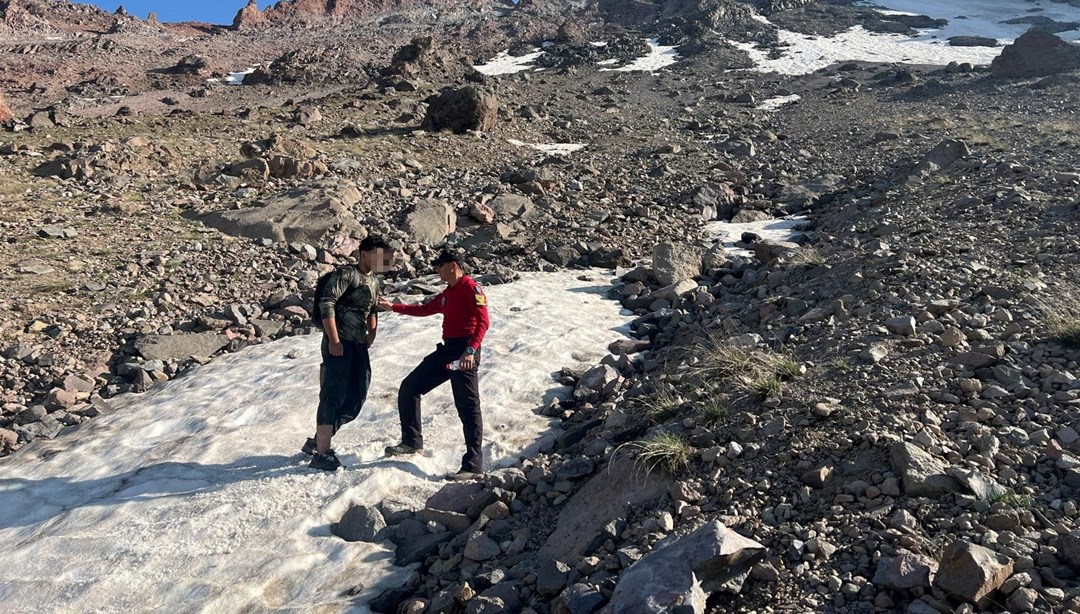Erciyes'te mahsur kalan dağcı kurtarıldı