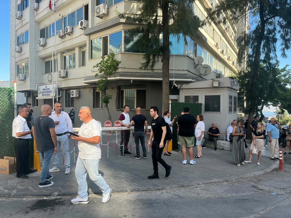 İzmir Büyükşehir Belediyesi'ne operasyon: Tunç Soyer gözaltında, dosyada beş ayrı suçlama var