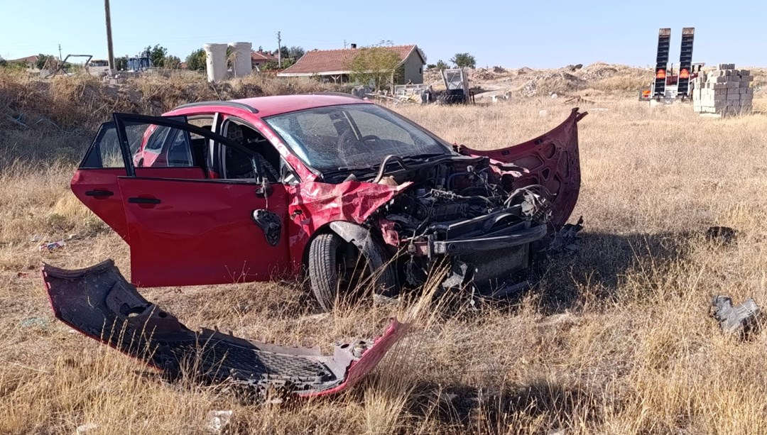 Aksaray'da otomobil yoldan çıktı: Beş yaralı
