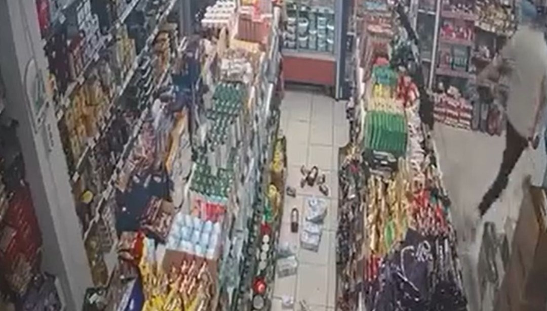 Deprem anı güvenlik kamerasında