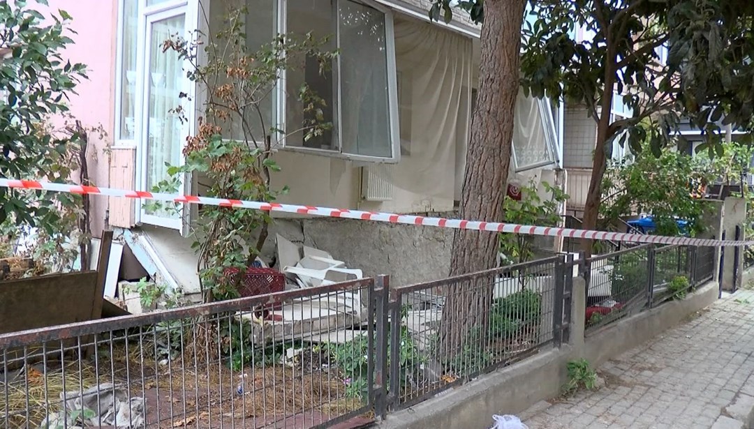 Avcılar'da facianın eşiğinden dönüldü: Balkon çöktü, kadın beton parçalarının altında kaldı