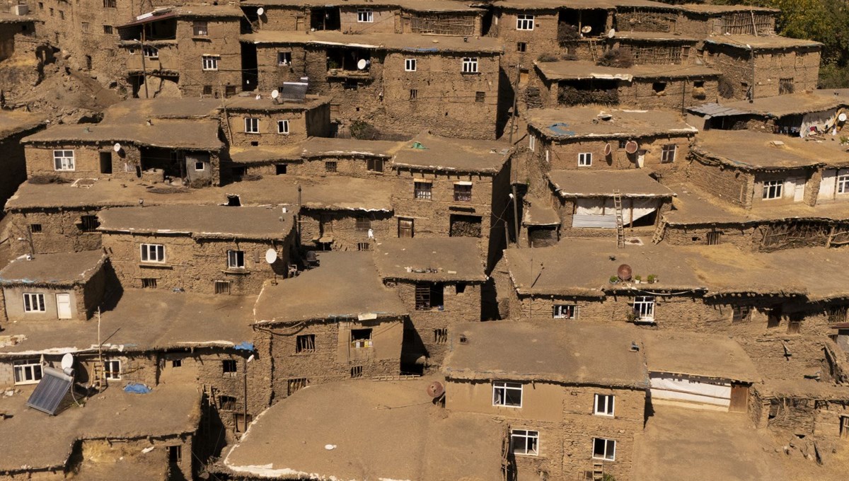 Bitlis Hizan'daki taş evler yüzyıllara meydan okuyor