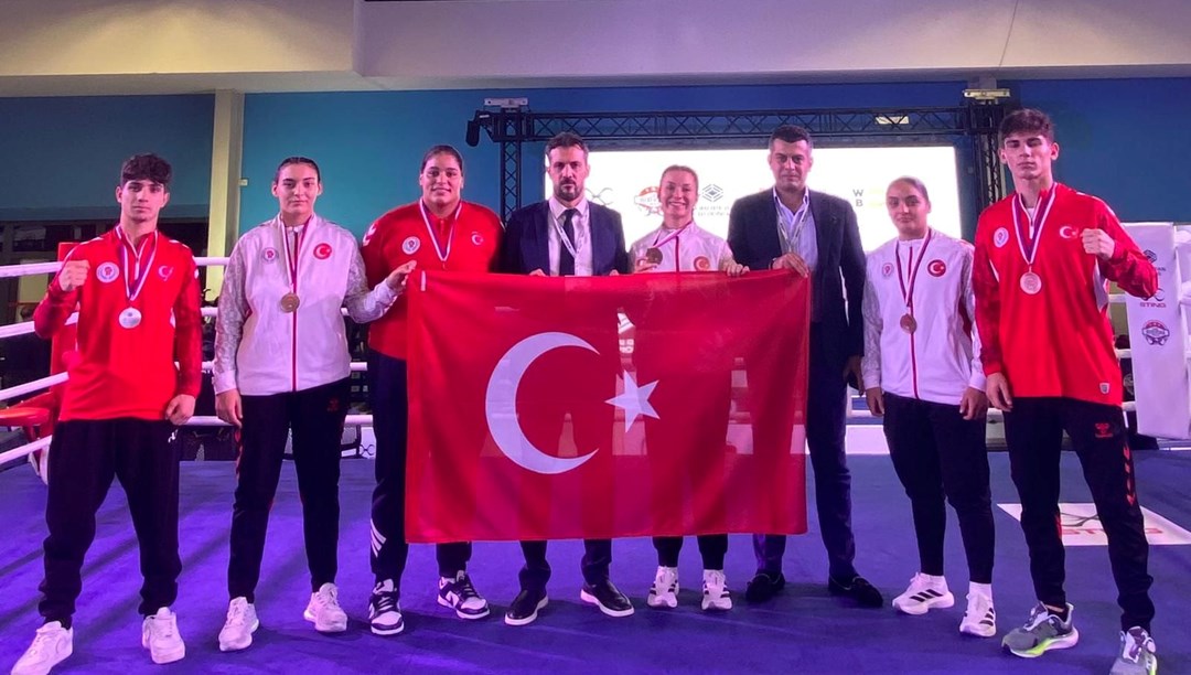 Genç milli boksörlerden Çekya'da 6 madalya