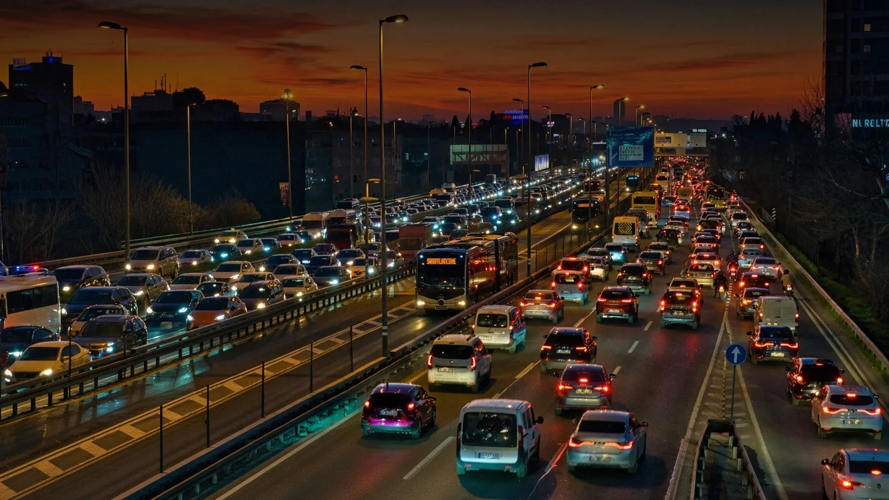 İstanbul’da yağmur ve iş çıkışı trafiği kilitledi: Yoğunluk yüzde 80’i gördü