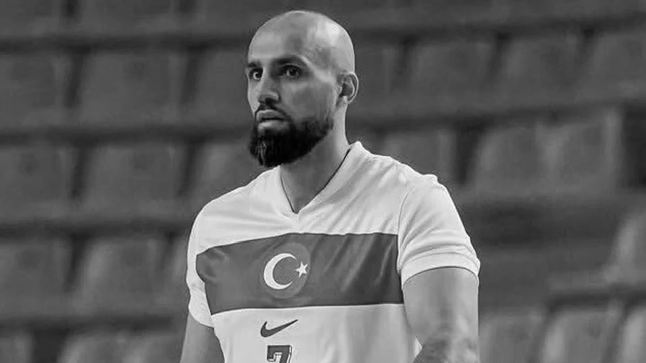 milli-futbolcu-adem-kucukkartal-hayatini-kaybetti-5vj7
